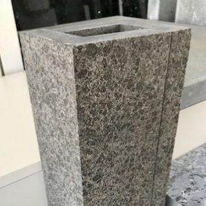 Aidan tai valaisimen kivitolppa