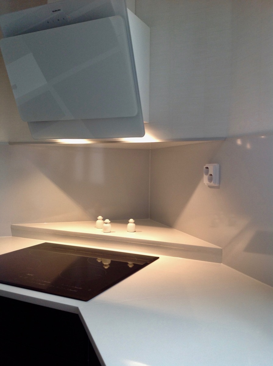 valkoinen kvartsitaso Pure White. Kvartsitasot HelaStonelta