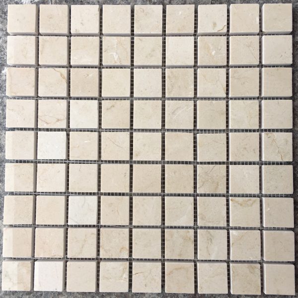 Marmorimosaiikki Crema Marfil 300x300x10mm. Palakoko 30x30mm. Kivikauppa HelaStonelta Hyvinkäältä.