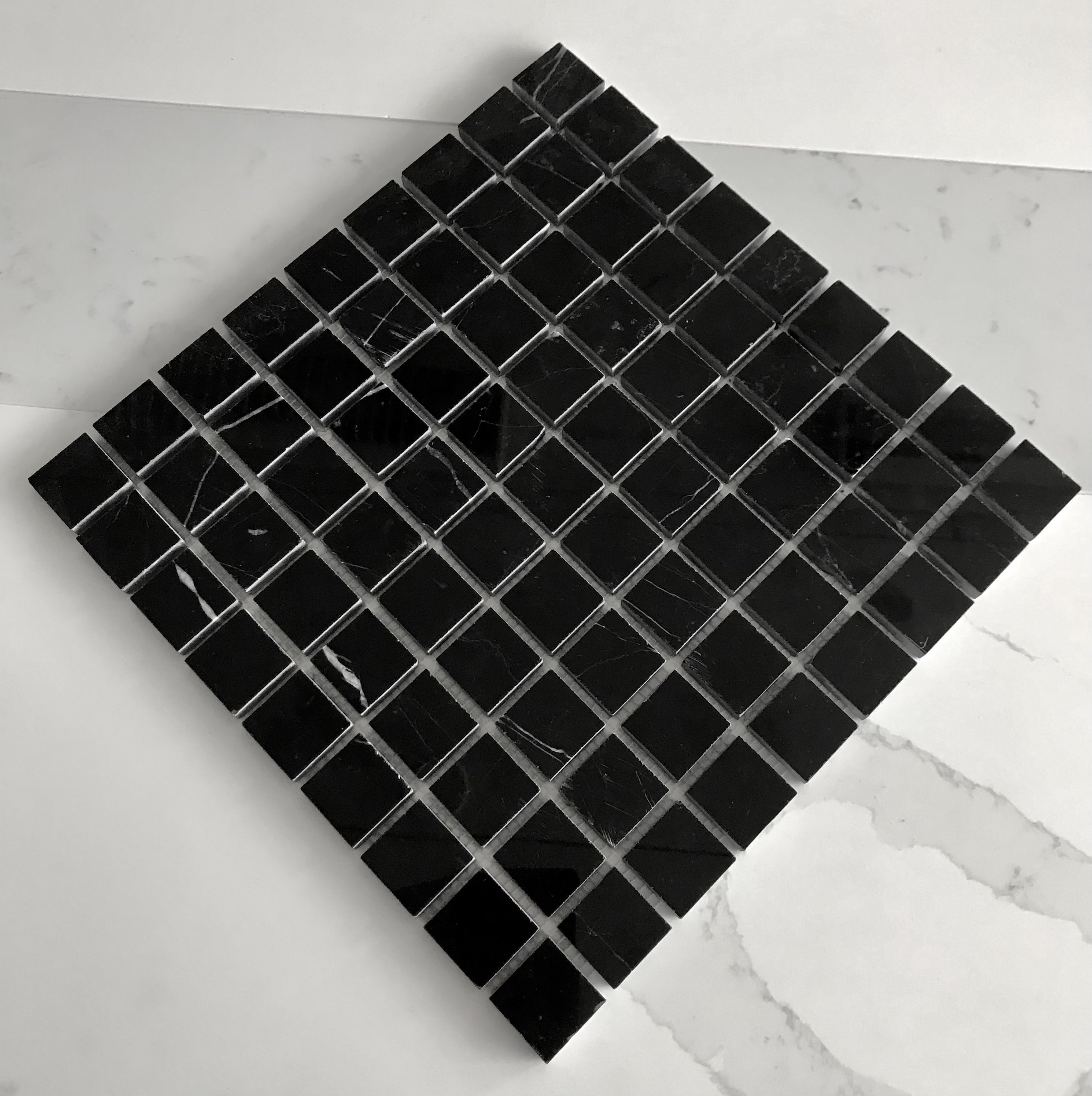 Nero marquina -mosaiikki