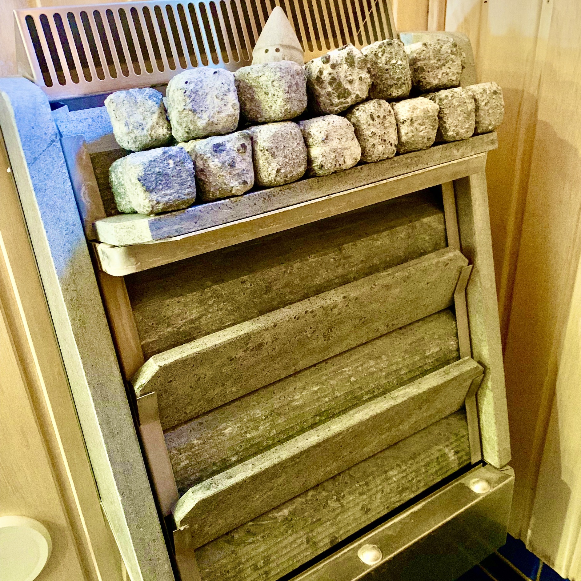 Vuoluxin sähkökiukaan vaihtokivet