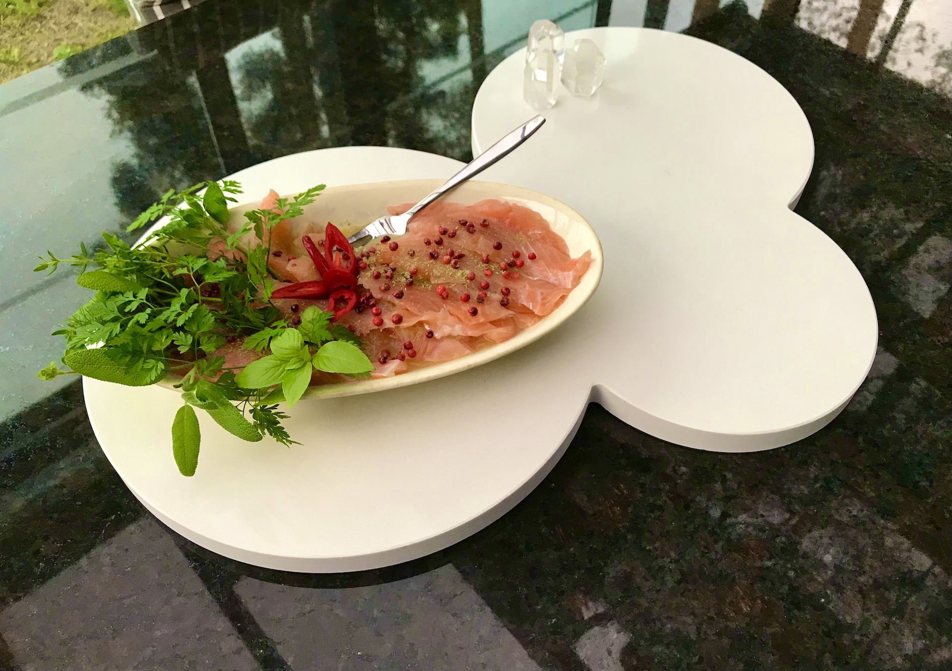 Iso poutapilvi -tarjoilualusta