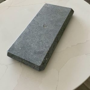 Pieni kylmäkivi vuolukiveä