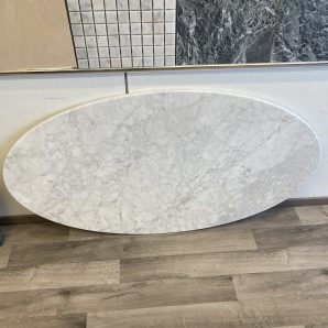 Iso ovaali pöytätaso