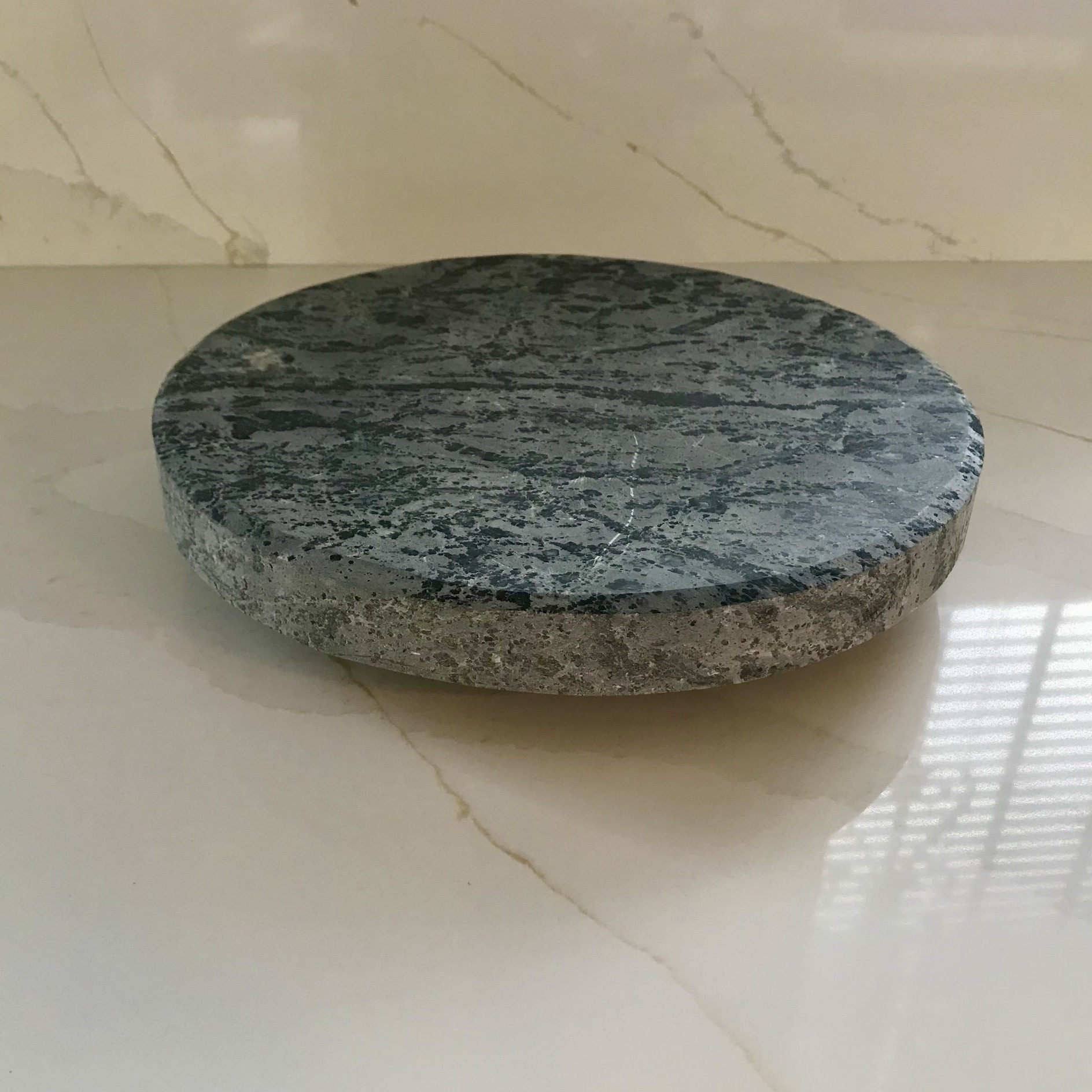 Pyöreä kylmäkivi vuolukiveä - Image 3