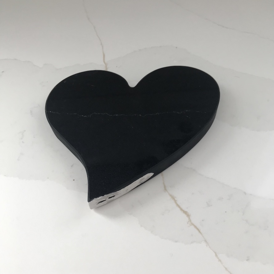 Pikkusydän -koristekivi, eri värejä