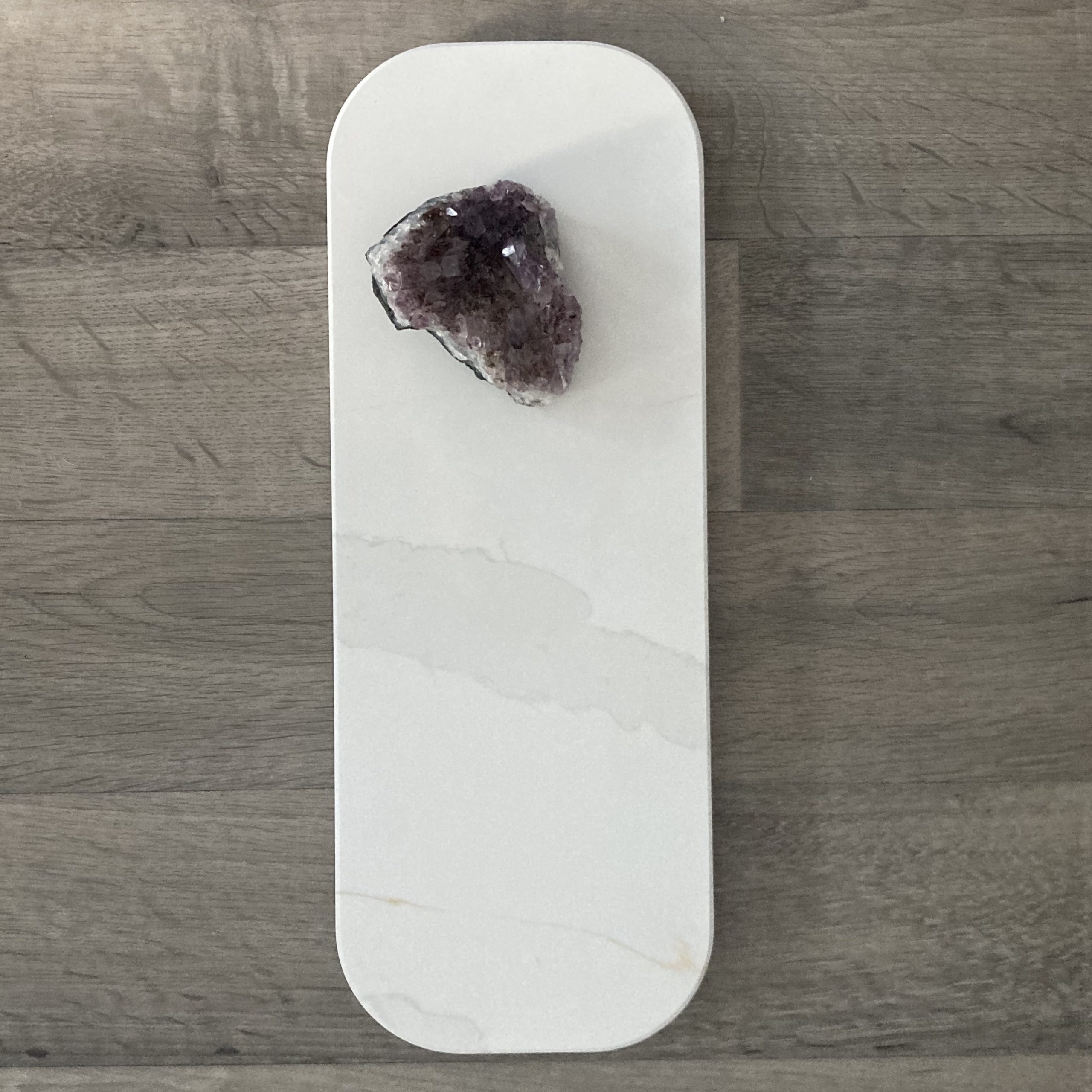 Pitkäpilleri -tarjoilukivi, vaaleat värit